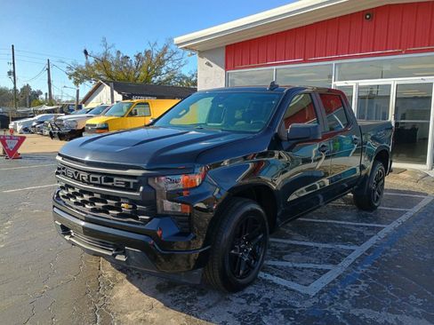 Used 2024 Chevrolet Silverado 1500 Custom image 3