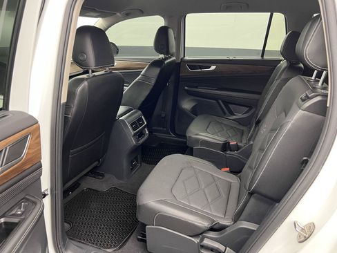 Used 2024 Volkswagen Atlas SE FWD image 17