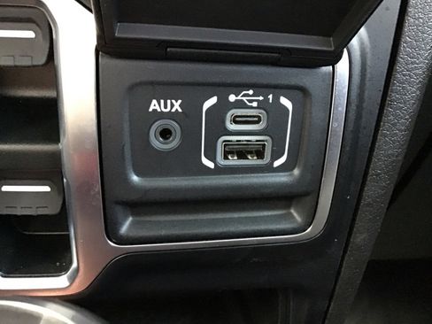 Used 2024 Jeep Gladiator Mojave AWD/4WD image 18