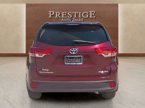 Used 2018 Toyota Highlander XLE AWD/4WD image 23