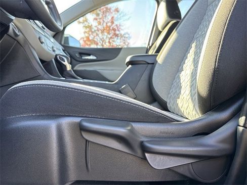 Used 2022 Chevrolet Equinox LS image 29