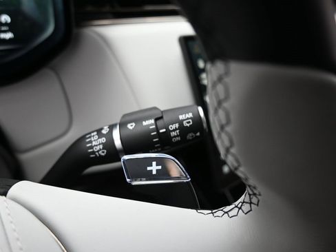 Used 2025 Land Rover Range Rover Sport SV Edition Two image 31