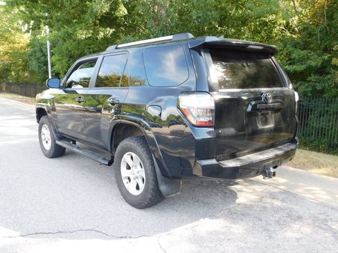 Used 2021 Toyota 4Runner SR5 AWD/4WD image 3