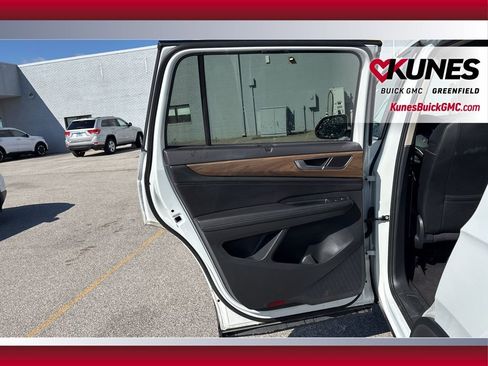 Used 2025 Volkswagen Atlas SE AWD/4WD image 24