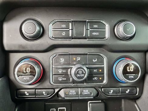 Used 2024 Chevrolet Tahoe Z71 w/ Luxury Package AWD/4WD image 24