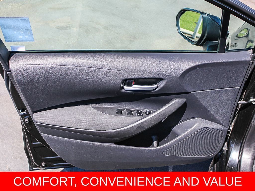 Used 2021 Toyota Corolla LE FWD image 19