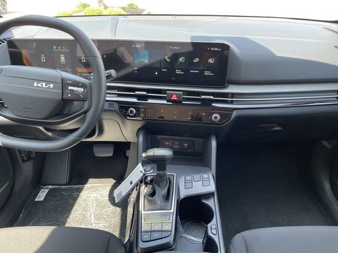 New 2026 Kia Sportage LX FWD image 11