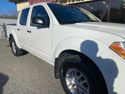 Used 2019 Nissan Frontier SV image 25