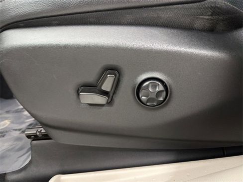 Used 2022 Chrysler Pacifica Touring-L image 25