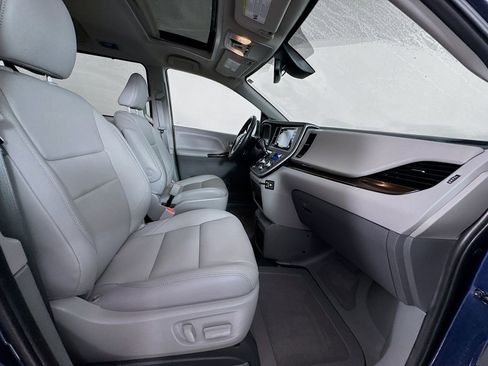 Used 2020 Toyota Sienna XLE Premium image 33
