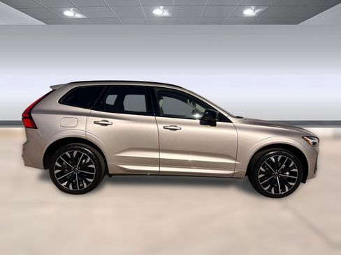 New 2026 Volvo XC60 B5 Ultra w/ Climate Package image 8