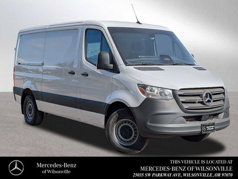 Used 2025 Mercedes-Benz Sprinter 2500 image 1