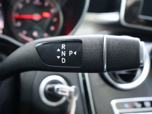 Used 2019 Mercedes-Benz GLC 300 4MATIC w/ Premium Package image 34