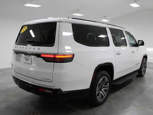 Used 2023 Jeep Wagoneer L Series II image 9
