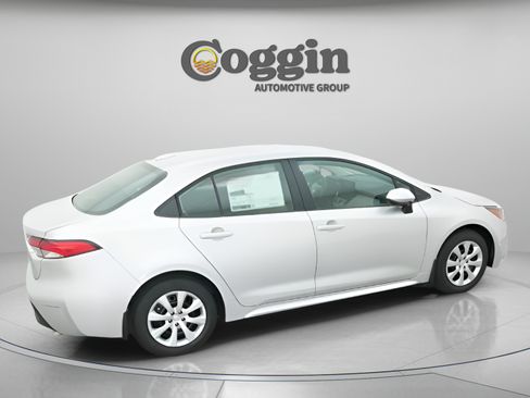 Used 2026 Toyota Corolla LE FWD image 19
