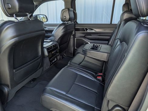 Used 2024 Jeep Wagoneer L Series II image 29