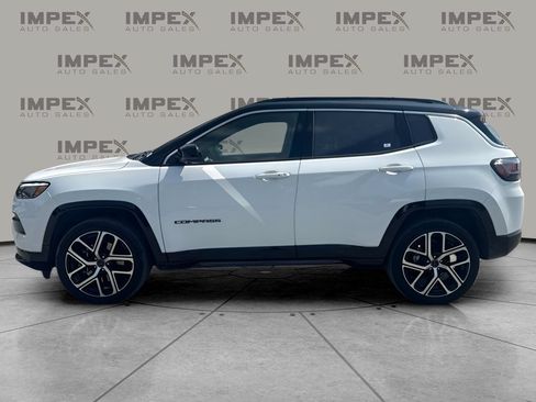 Used 2025 Jeep Compass Limited w/ Elite Group AWD/4WD image 3