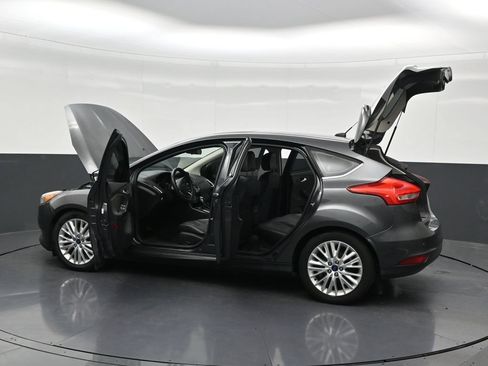 Used 2018 Ford Focus Titanium FWD image 34