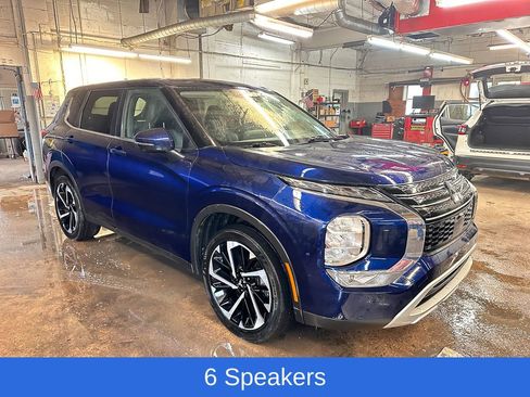 Used 2024 Mitsubishi Outlander SE image 2