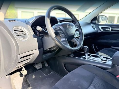 Used 2013 Nissan Pathfinder SV AWD/4WD image 17
