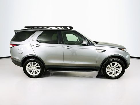 Used 2020 Land Rover Discovery SE image 4