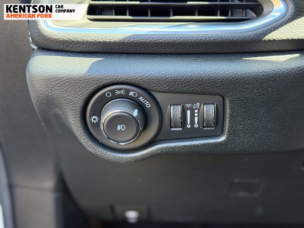 Used 2026 Chrysler Pacifica Limited AWD/4WD image 22