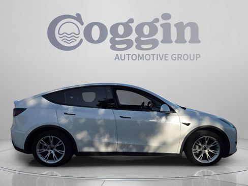 Used 2021 Tesla Model Y Long Range AWD/4WD image 6
