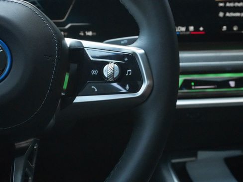 Certified 2023 BMW i7 xDrive60 AWD/4WD image 17