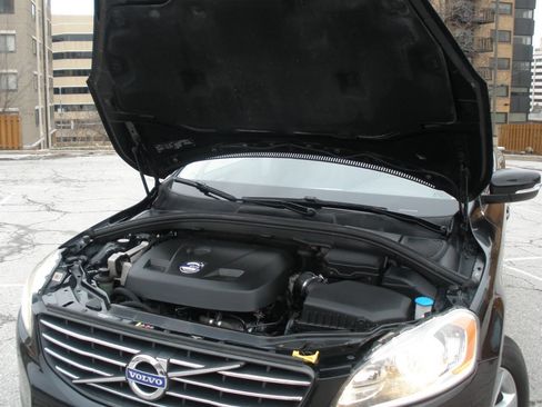 Used 2016 Volvo XC60 T5 Premier image 12