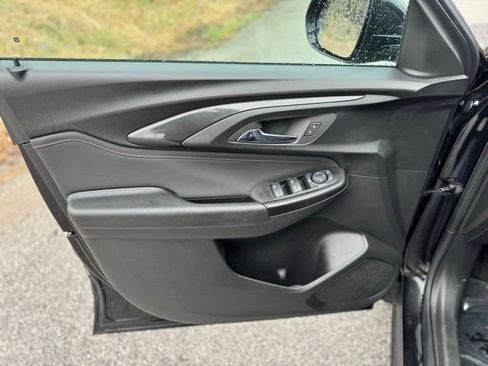 Used 2023 Chevrolet TrailBlazer RS w/ Convenience Package image 9