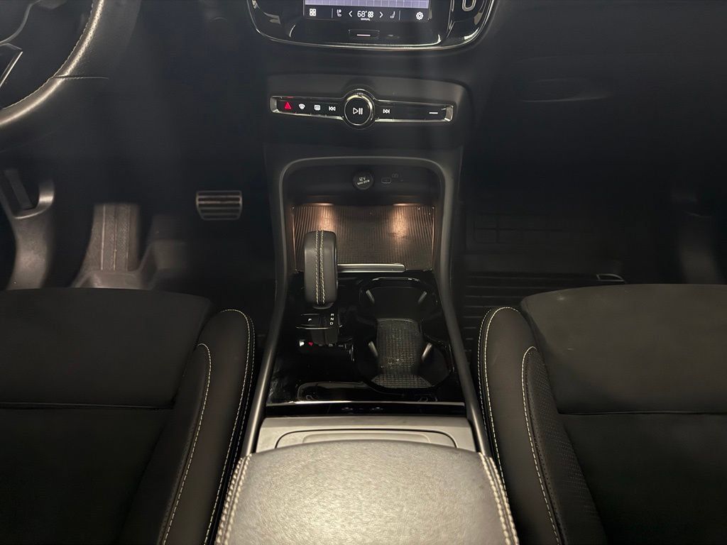 Used 2021 Volvo XC40 P8 Recharge w/ Climate Package AWD/4WD image 13