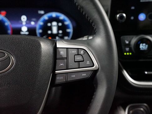 Certified 2025 Toyota Grand Highlander FWD image 13