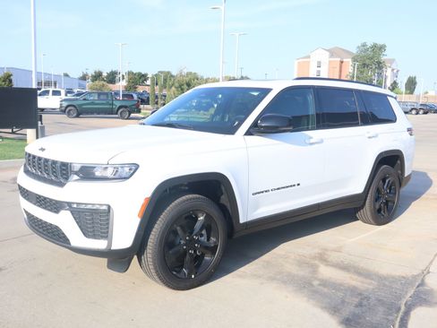 New 2026 Jeep Grand Cherokee L Limited w/ Limited Altitude Package AWD/4WD image 11