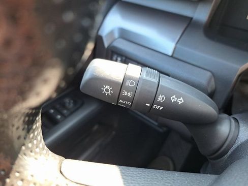 Used 2025 Toyota Tacoma SR5 AWD/4WD image 25