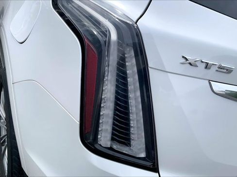 Used 2018 Cadillac XT5 Luxury w/ Driver Awareness Package AWD/4WD image 29