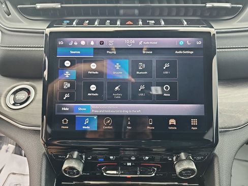 Used 2023 Jeep Grand Cherokee Overland w/ Luxury Tech Group IV AWD/4WD image 23