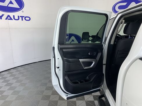 Used 2021 Nissan Titan SV w/ SV Convenience Package AWD/4WD image 26