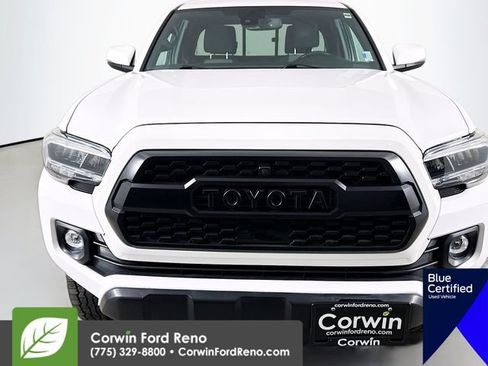 Used 2022 Toyota Tacoma TRD Off-Road w/ TRD Premium Off Road Package AWD/4WD image 2
