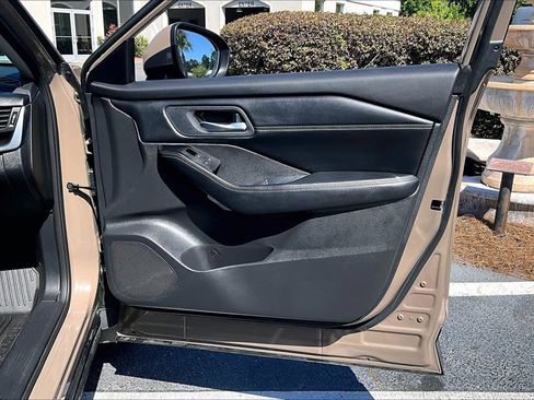 Used 2024 Nissan Rogue SV w/ SV Premium Package image 23