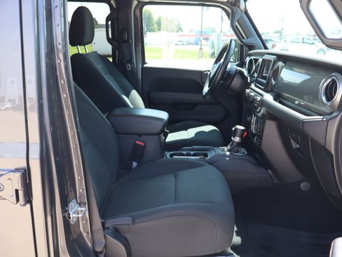 Used 2021 Jeep Wrangler Unlimited Sahara w/ LED Lighting Group AWD/4WD image 12