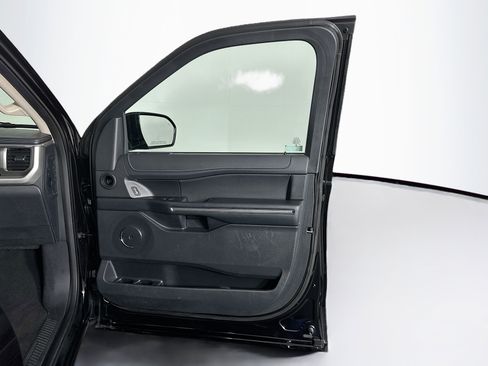 Used 2024 Ford Expedition Max XLT image 34