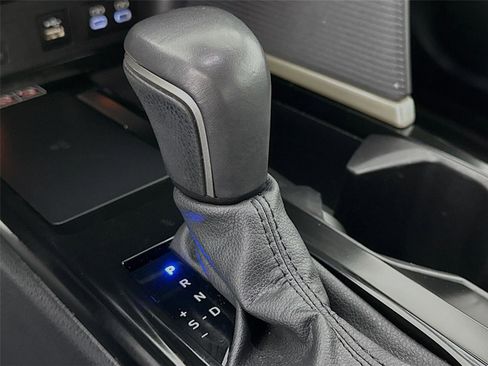 Used 2025 Toyota Camry SE image 15