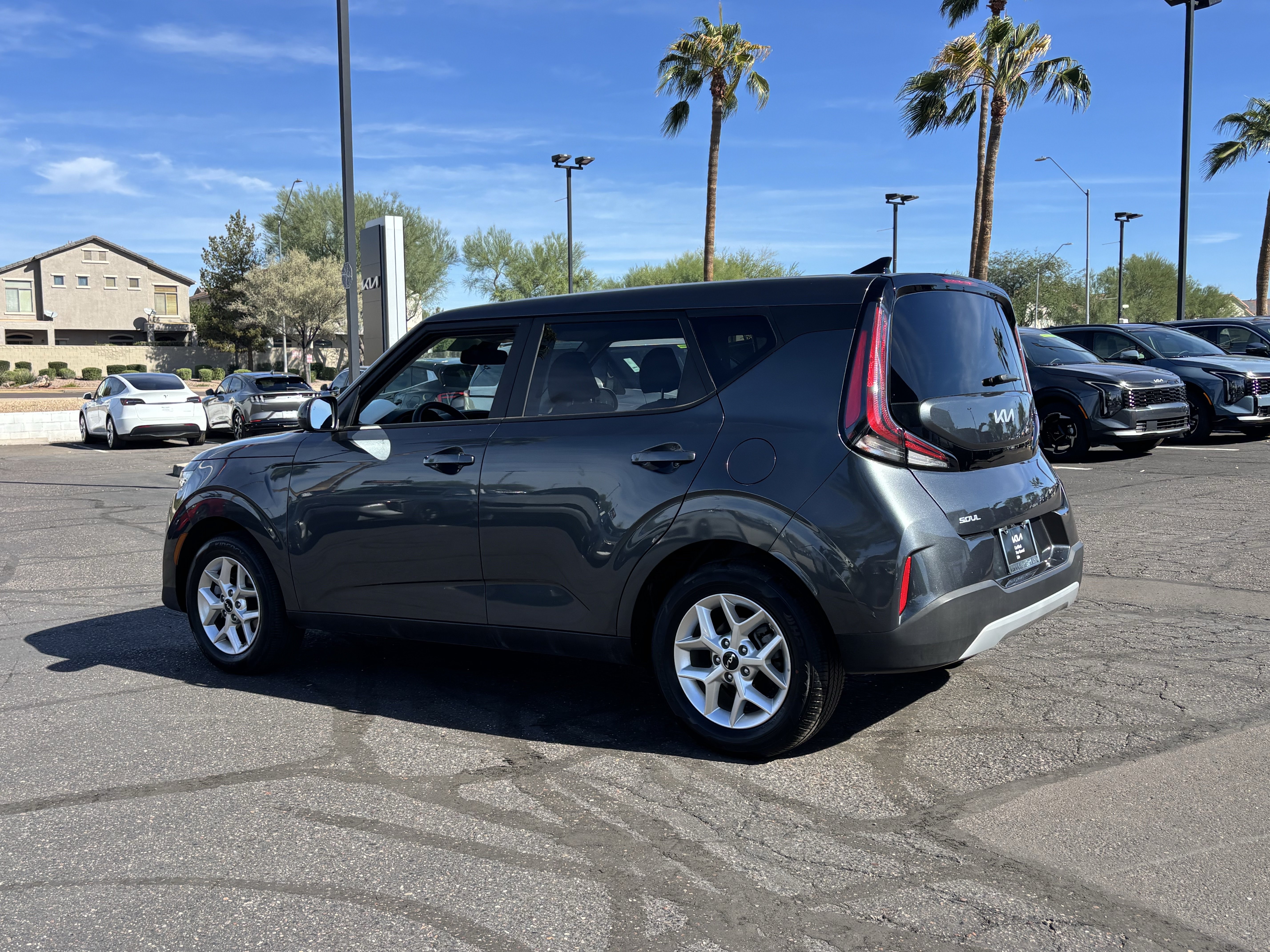 Certified 2025 Kia Soul LX w/ LX Technology Package FWD image 4