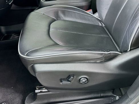 Used 2020 Chrysler Pacifica Limited w/ Advanced Safetytec Group image 20