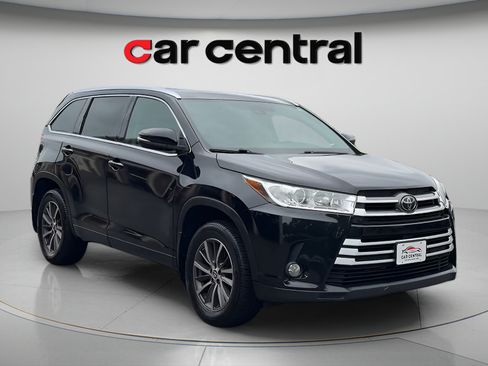 Used 2018 Toyota Highlander XLE AWD/4WD image 7