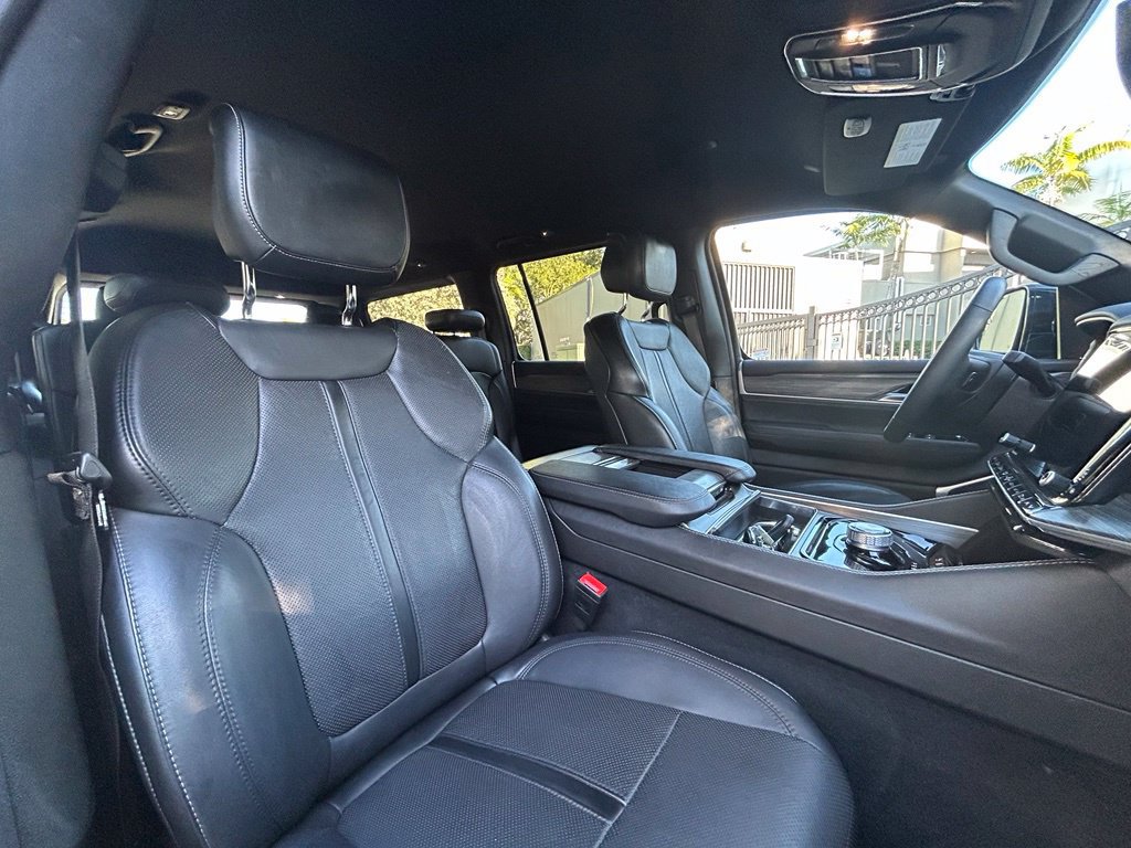 Used 2024 Jeep Wagoneer Series II w/ Flexible Seating Group RWD image 32