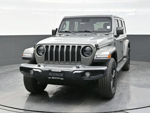 Used 2023 Jeep Wrangler Unlimited Sahara AWD/4WD image 2
