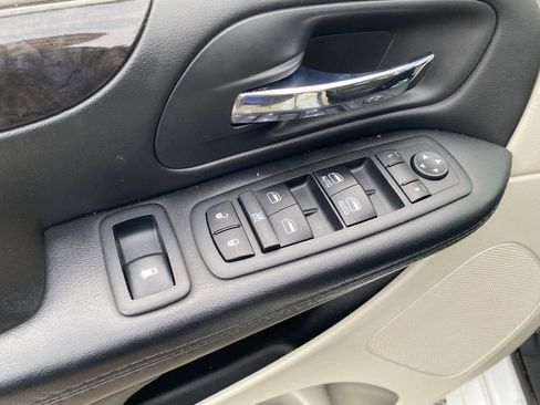 Used 2017 Dodge Grand Caravan SE w/ Power Window Group image 12