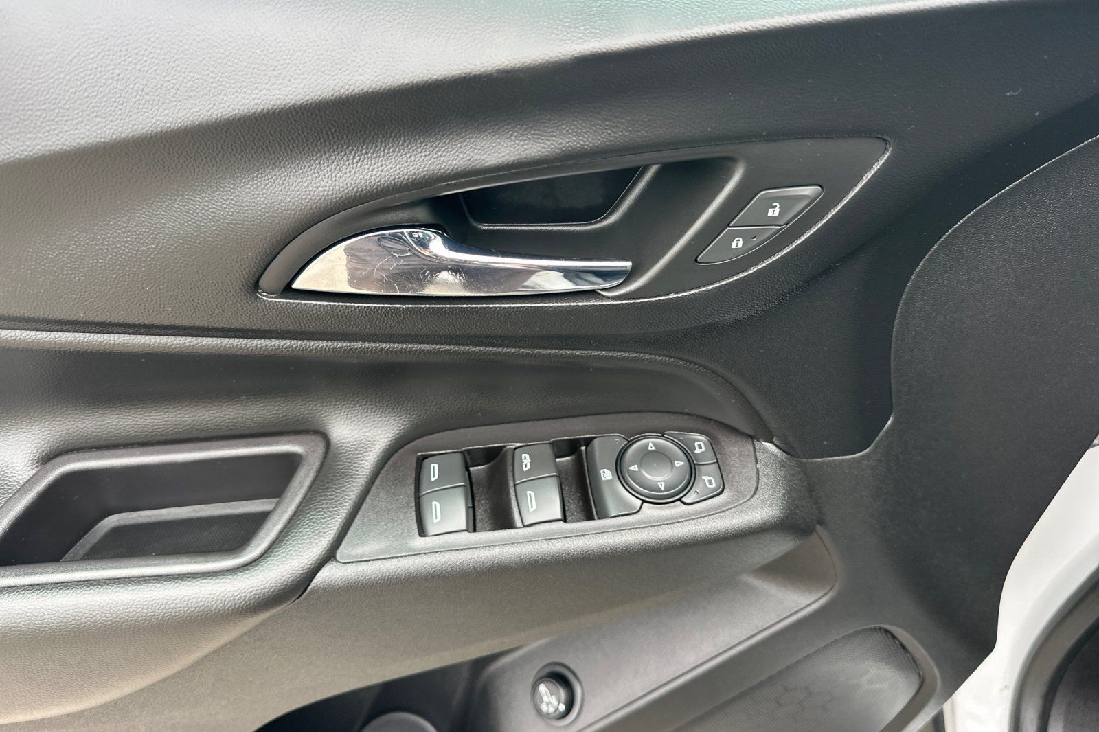 Used 2018 Chevrolet Equinox LT FWD image 11