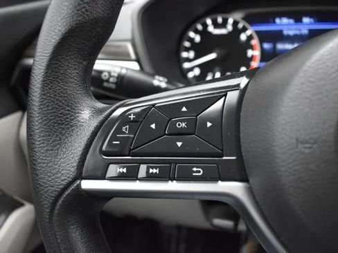 Used 2025 Nissan Altima 2.5 SV FWD image 23